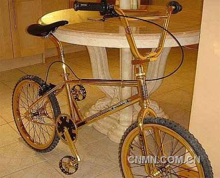 黃金的BMX自行車